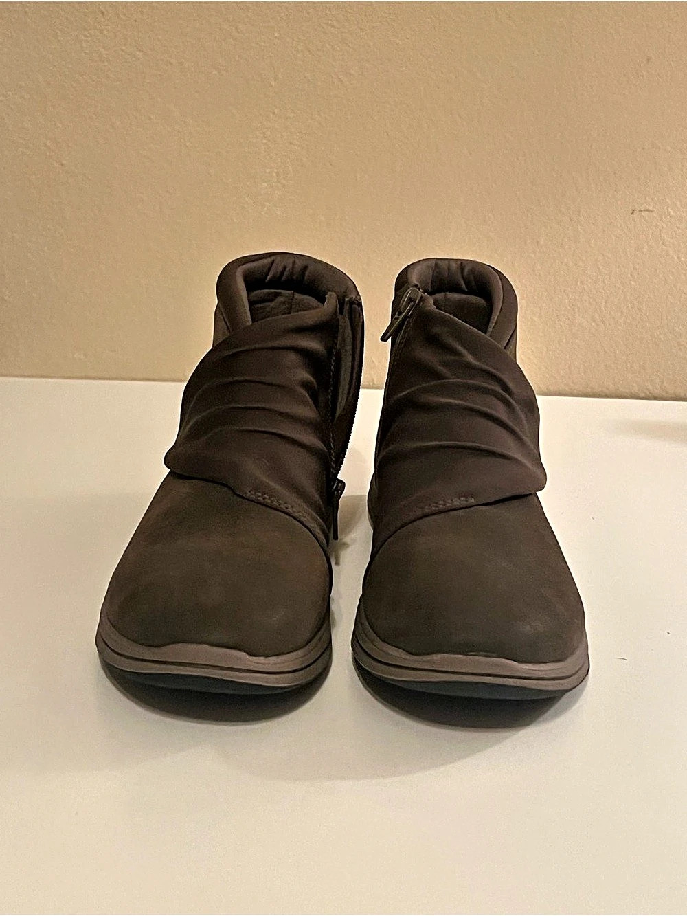 Women’s Clarks Orinoco 2 Ease Leather Ankle Boots Dark Olive US 7 M NWT